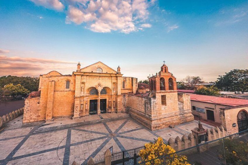 Discover Colonial Santo Domingo by TukTuk in 45 Minutes 4