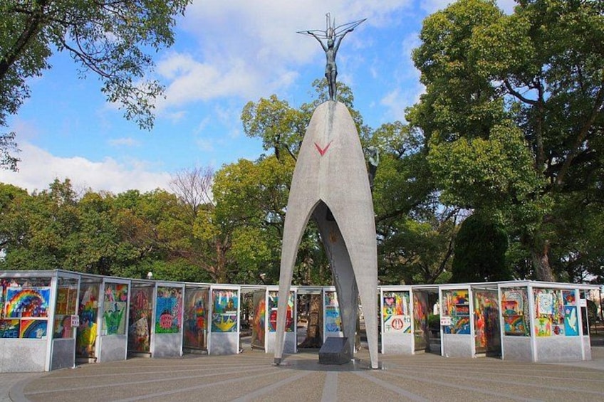 Hiroshima Peace Memorial and Miyajima 1 Day Tour with Local 3