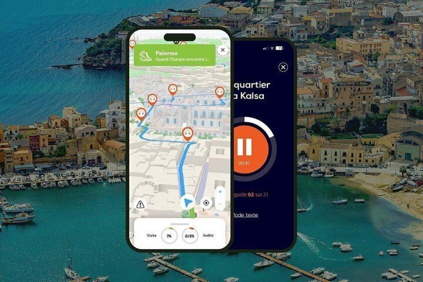 Een smartphone toont een kaart met een kustplaatsje en een muziekspeler interface. 1
