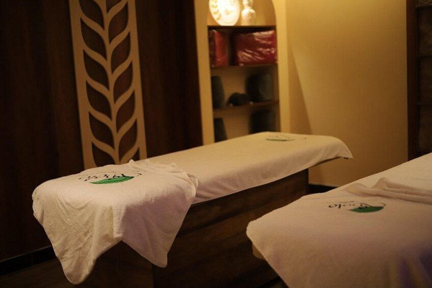 Luxurious Rooms: Tastefully designed rooms offering ultimate comfort and relaxation, with soothing lighting and the perfect ambiance. 3