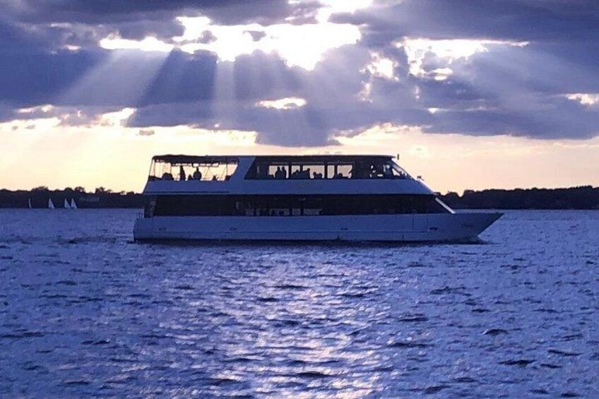 Monday Night Burrito Bowl Cruise on Lake Minnetonka 2
