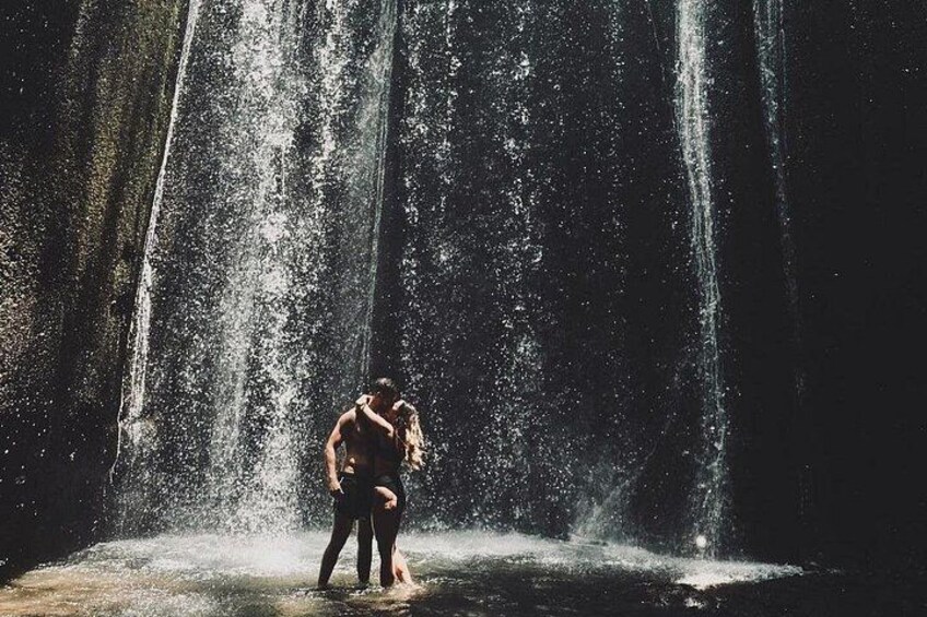 Kanto Lampo Waterfall, Tirta Empul Temple & Rice Terrace Tour 4