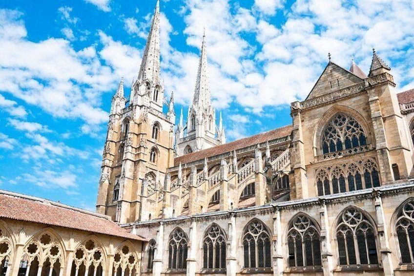 Cathedral of St. Mary of Bayonne: The Gothic masterpiece classified UNESCO. 3