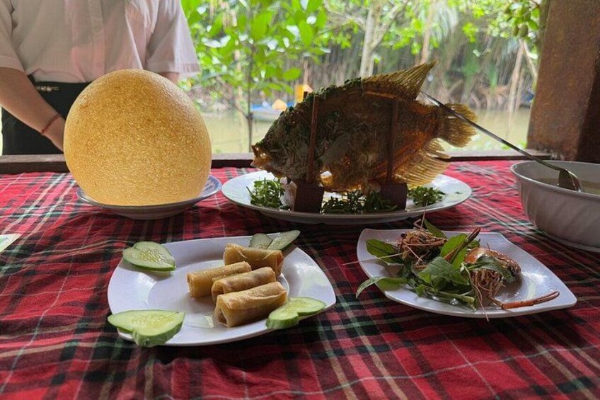 VIP Private My Tho and Ben Tre Mekong Delta Tour with Lunch 3