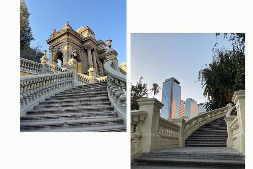 Un magnifique escalier, orné de balustrades travaillées, mène à un bâtiment de style classique. 5
