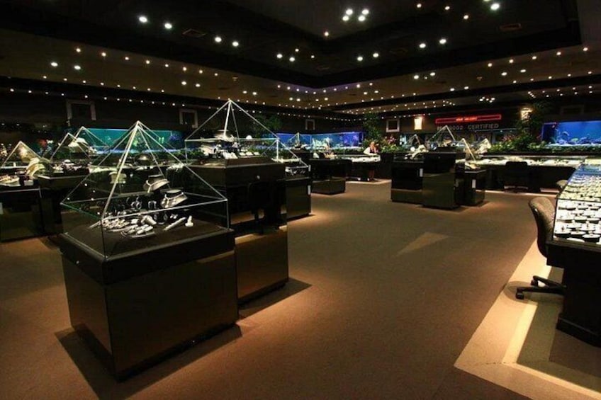 Gems Gallery Pattaya with Round Trip Hotel Transfers 2