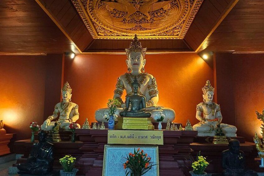 Chiang Mai Old City Walking Tour Temples with Lanna Stories 2