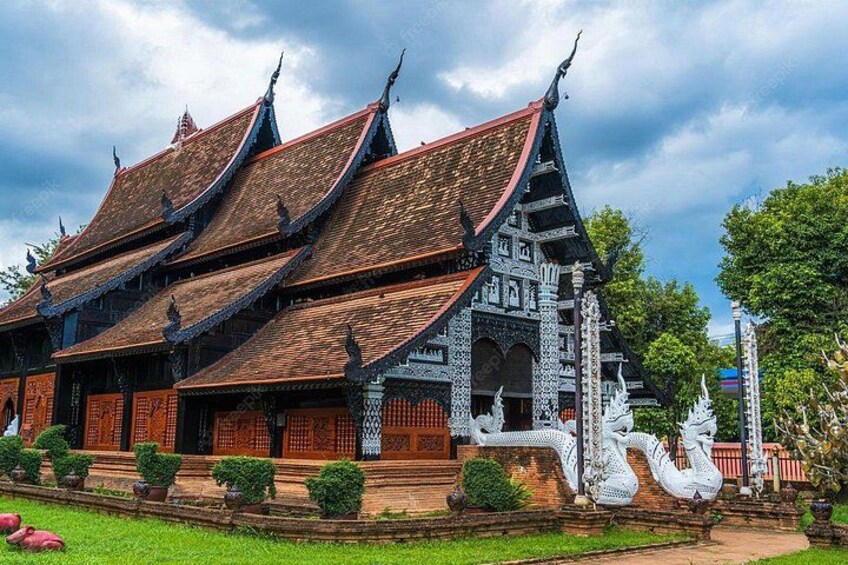 Chiang Mai Old City Walking Tour Temples with Lanna Stories 3