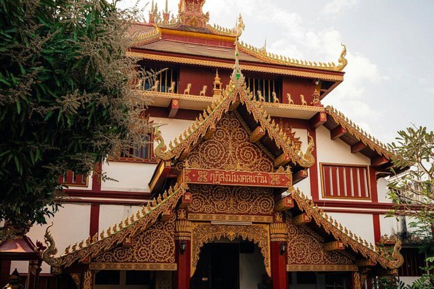 Chiang Mai Old City Walking Tour Temples with Lanna Stories 5