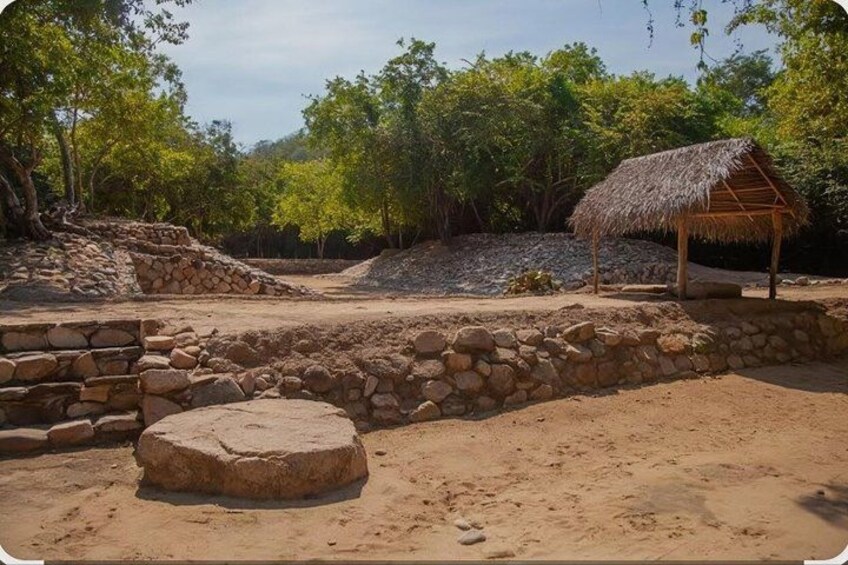 Experience Zapoteca in the Archaeological Zone of Copalita Huatulco 1