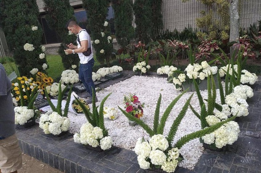 Pablo Escobar in Medellin : The Places That Tell Your Story 3
