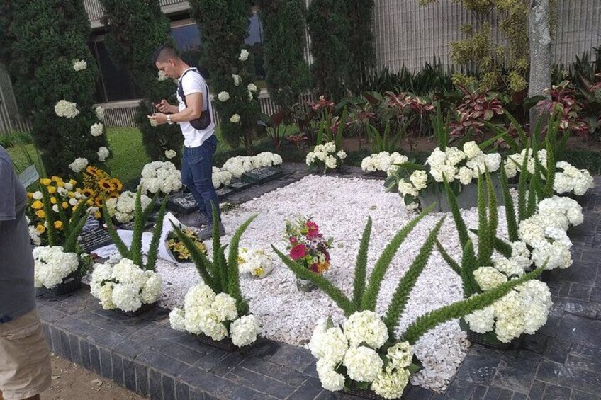 Pablo Escobar in Medellin : The Places That Tell Your Story 2