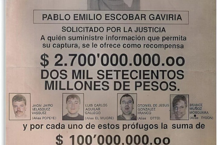 Un cartel con una lista de nombres y una oferta de recompensa. 4