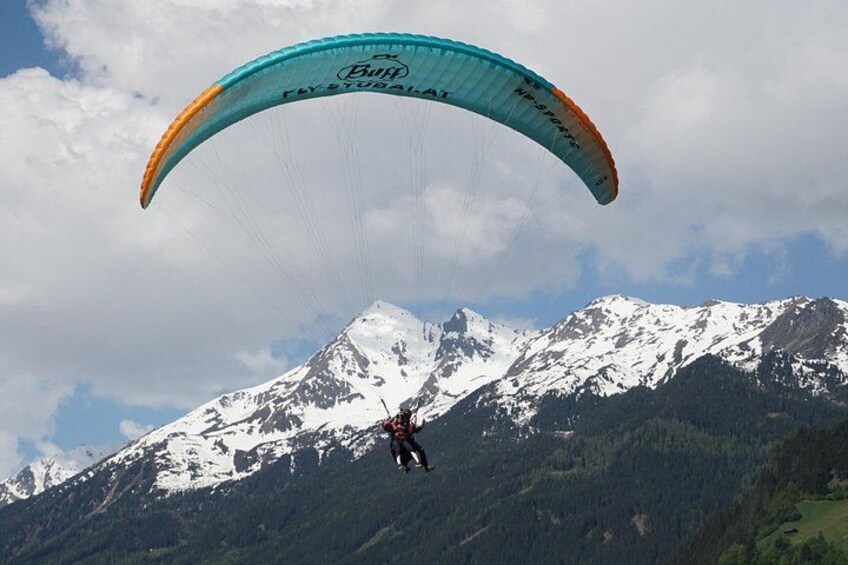 Paragliding Hike & Fly Experience Stubai near Innsbruck 5