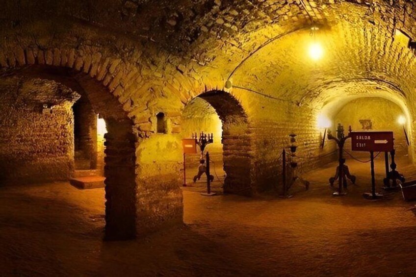Explore Lima : City Tour + Catacombs included 3