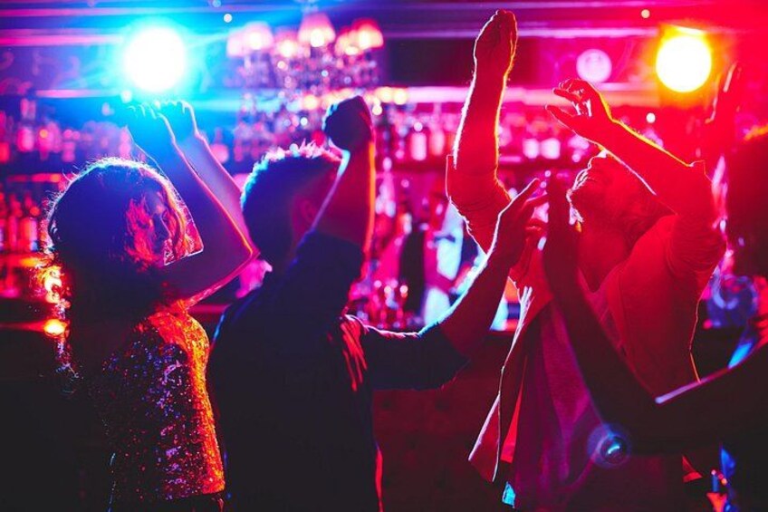 Fast-pass vibes, nonstop dancing, pure Vegas fuego. 2