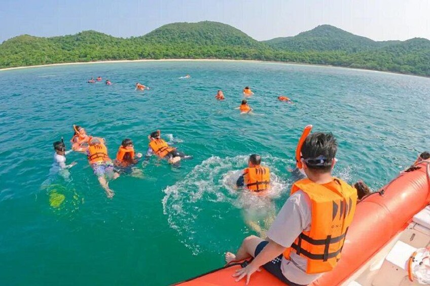 Pattaya Sunset Yacht 3 Island Tour with Buffet and Snorkeling 2