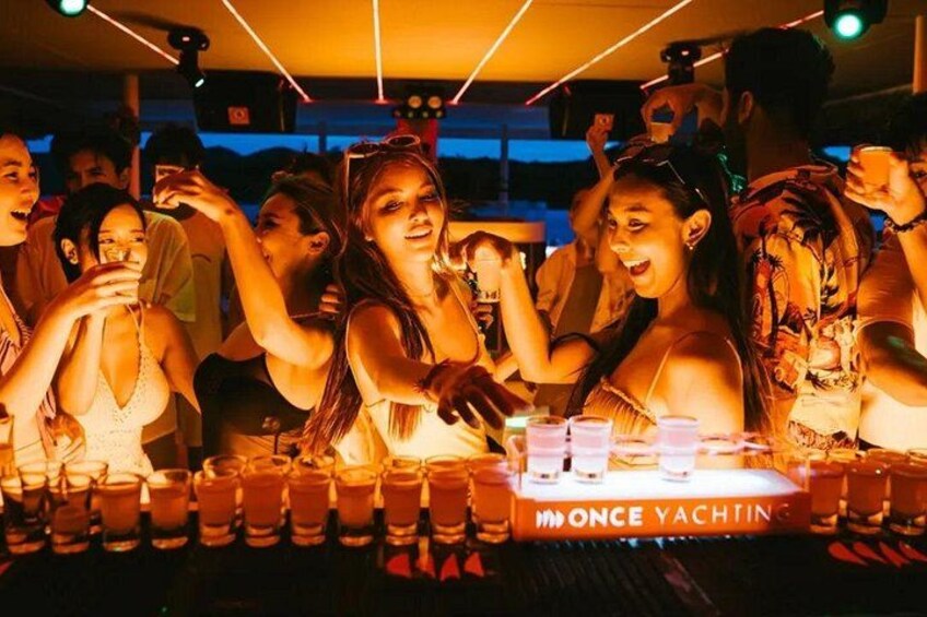 Pattaya Sunset Yacht 3 Island Tour with Buffet and Snorkeling 3