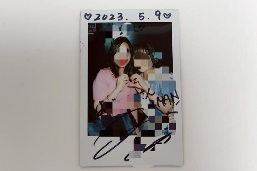 Een Polaroidfoto met een datumaanduiding 2023.5.9. 3