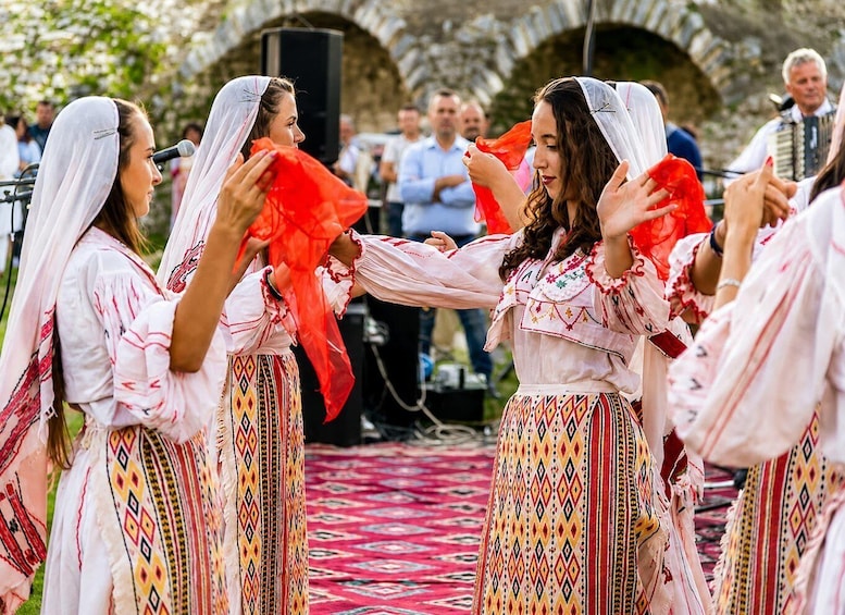 Gjirokaster walking Tour Baazar – The Castle – Zekate house 1