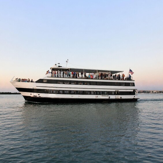 St. Pete Beach: Starlite Horizon Dining Yacht Cruise 1