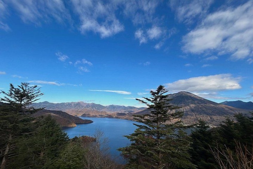 A lake surrounded by mountains and trees. 3