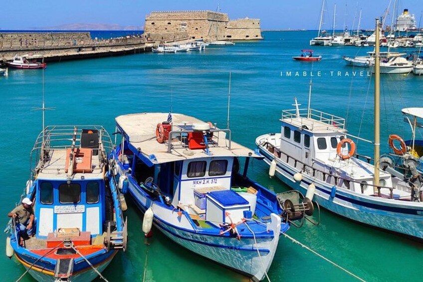 Private tour Knossos Palace, Museum & Heraklion city from Chania 2