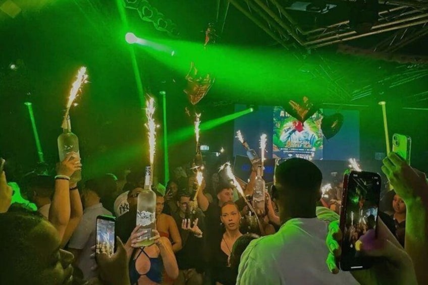 One Night in Rooftops and Nightclubs of Panamá 3
