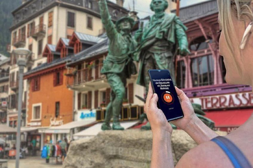 Visit of Chamonix in freedom: In front of the famous statue of Balmat et Saussure pointing towards Mont Blanc. 4