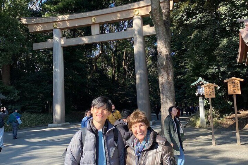 Pray Like a Local at Meiji Shrine – Guided Tour with Sake Barrels 2