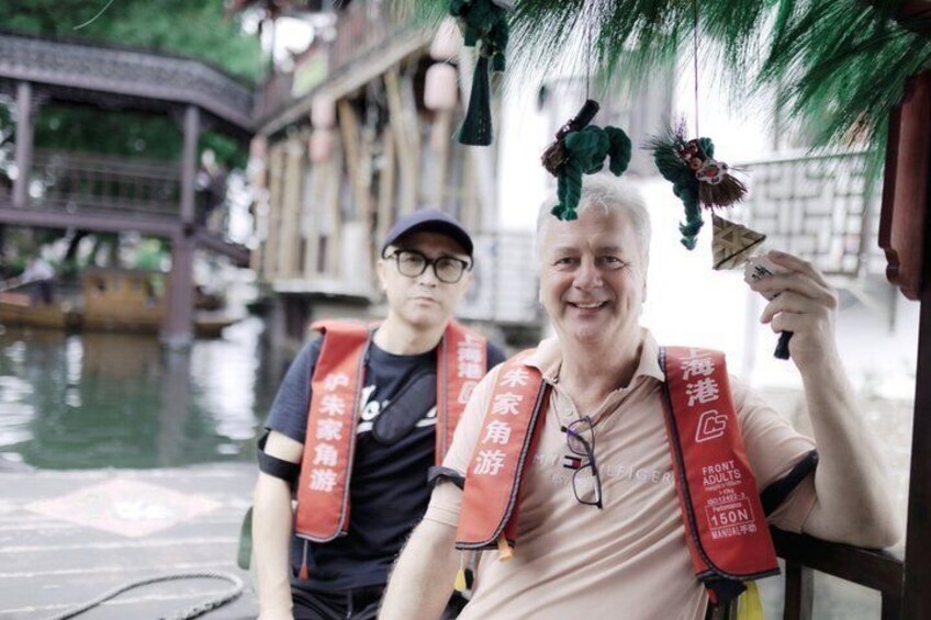 Shanghai: Zhujiajiao Water Town tour with Hanfu Photos(Optional) 2
