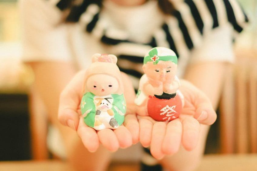 Fukuoka: Hakata Doll Colorful Painting Shared Activity 1