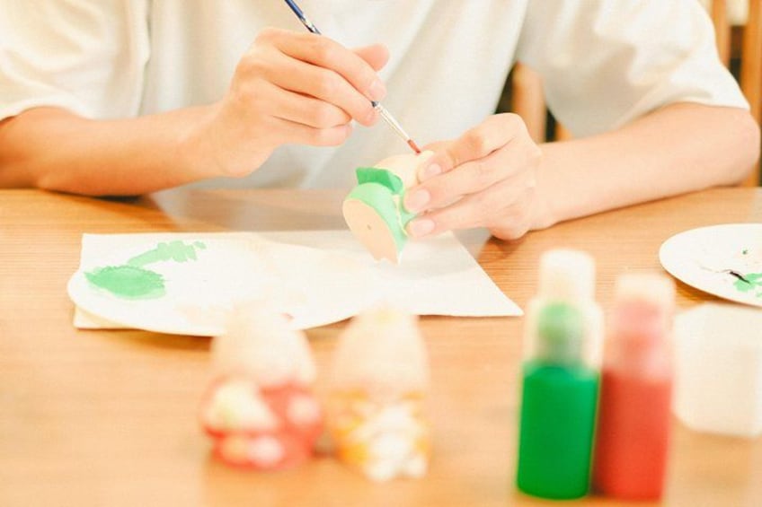 Fukuoka: Hakata Doll Colorful Painting Shared Activity 2