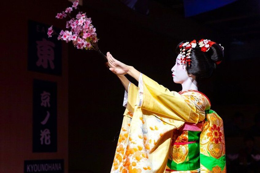 Kyoto Sumo Entertainment Show with Chicken Hot Pot and Geisha 2