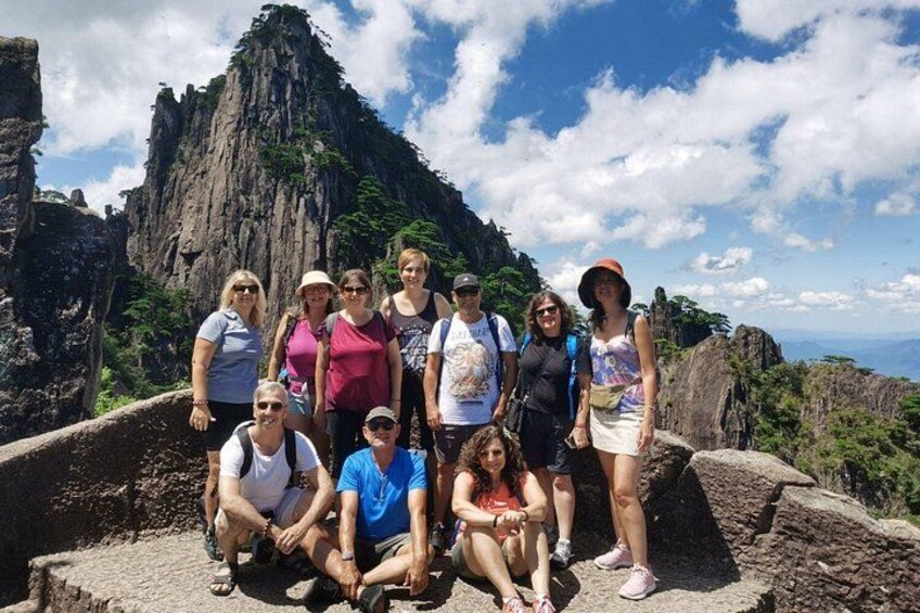 Spanish visitors in Huangshan 1