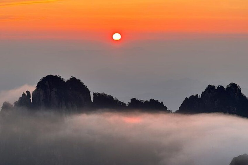 Sunrise over Huangshan (Yellow Mountain) 3