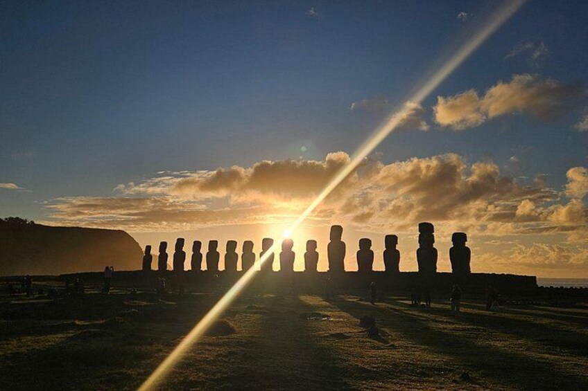 The Great Awakening of the 15 Dawn in Ahu Tongariki 1
