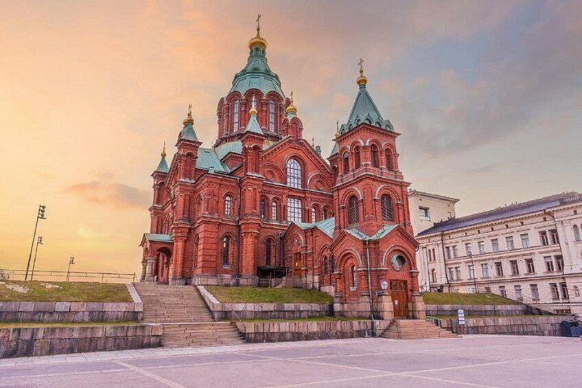 Ouspenski Cathedral: The imposing red brick Orthodox church with its golden domes overlooking the port. 4