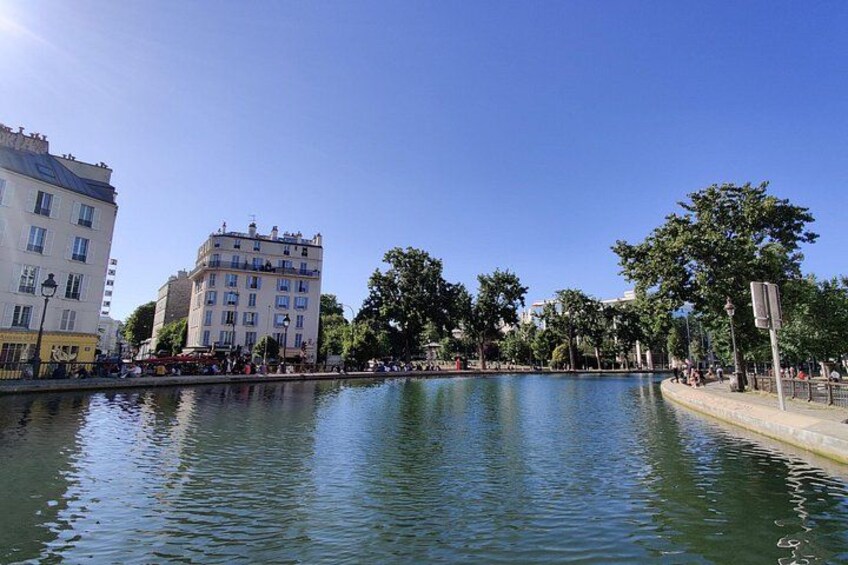 Iconic view of the Canal Saint-Martin during the guided tour 1