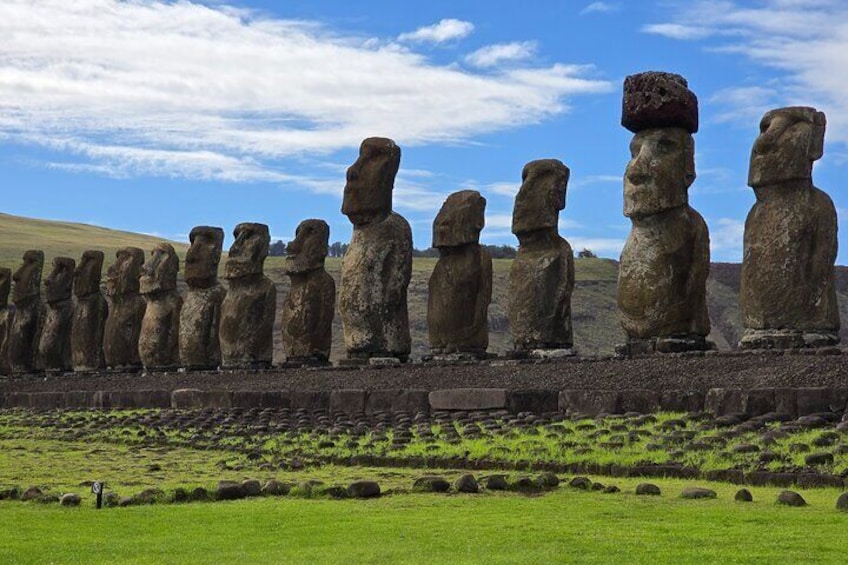 Ahu Tongariki, the platform with the most restored moai 1