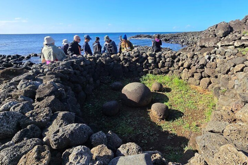 Te Pito Kura, magnetic rock for fertility 5