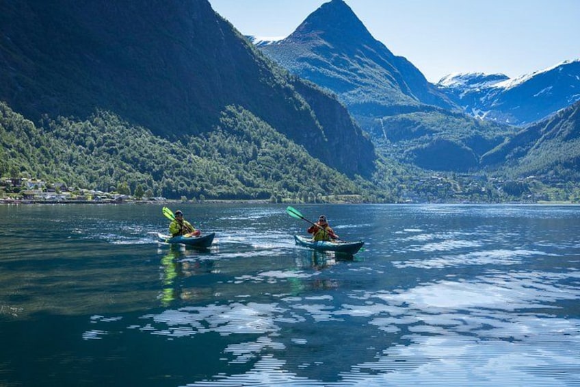 Kayak Tour to the 7 sisters in Geiranger 2