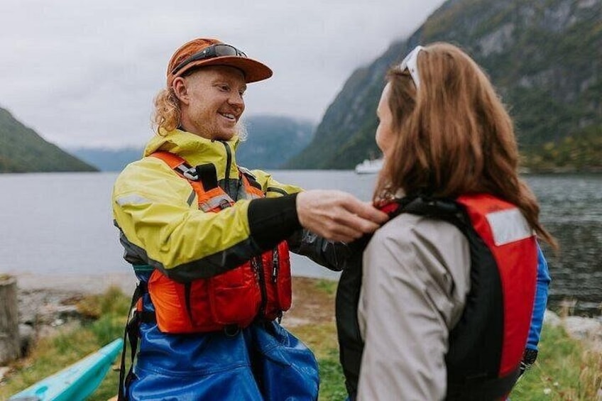 Kayak Tour to the 7 sisters in Geiranger 2