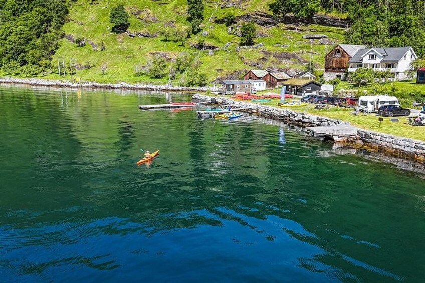 Kayak Tour to the 7 sisters in Geiranger 4