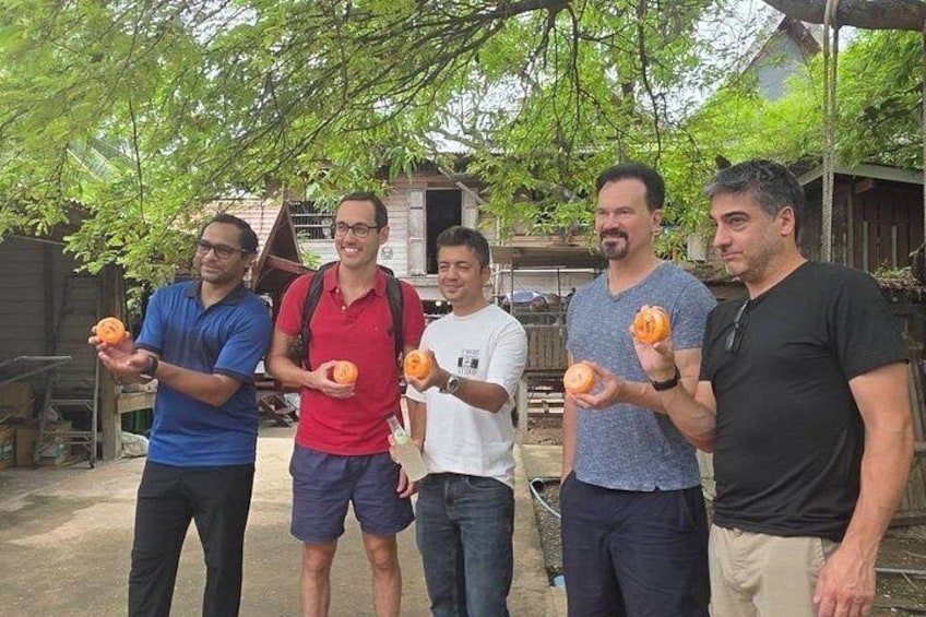 Bangkok Floating Market & Railway Market Tour with Private Car 4