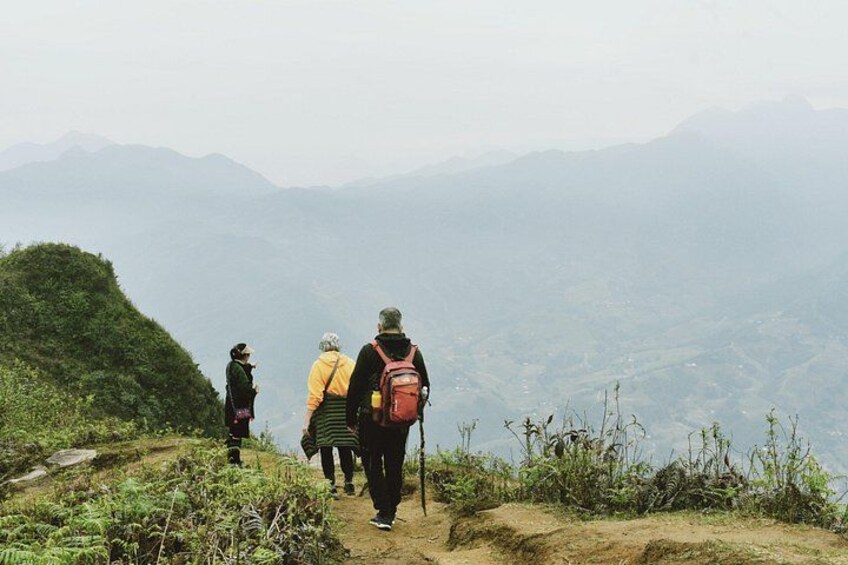 Trekking through the breathtaking mountain landscapes of Sapa 3