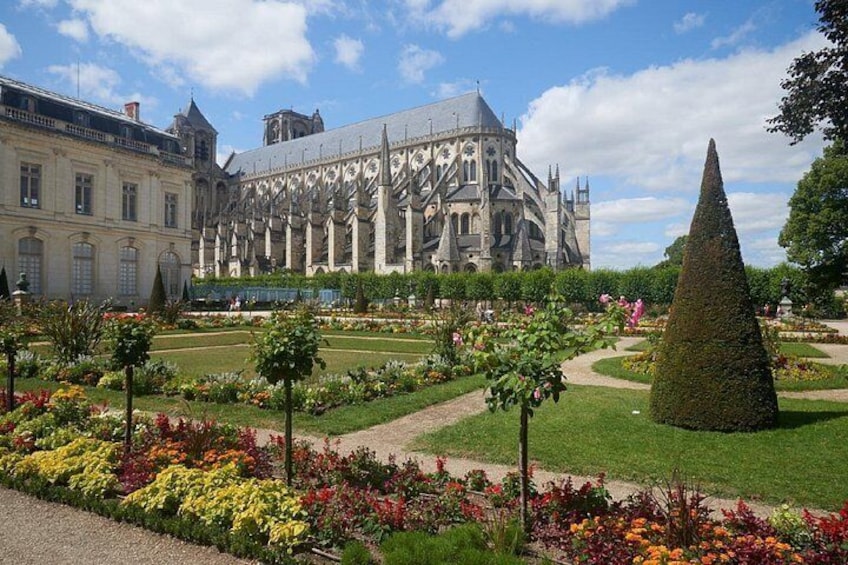 Saint Stephen's Cathedral (UNESCO): Magnificent view of the bedside from the Archdiocese Gardens. 2