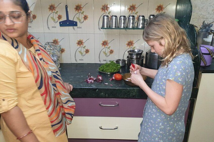 Mumbai: Indian Cooking Class with Unlimited Home-Style Meal 1