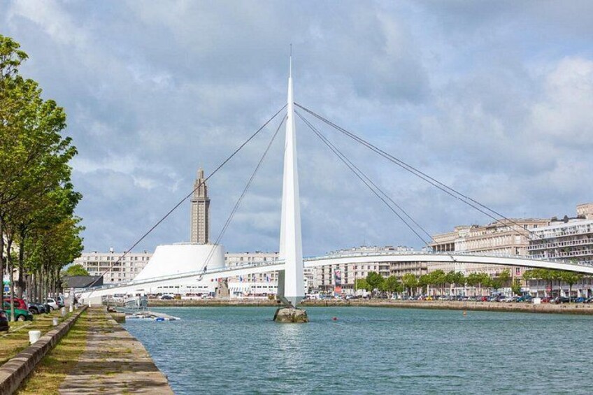 The Volcano and Gateway: Oscar Niemeyer's curved architecture on the Basin of Commerce. 3