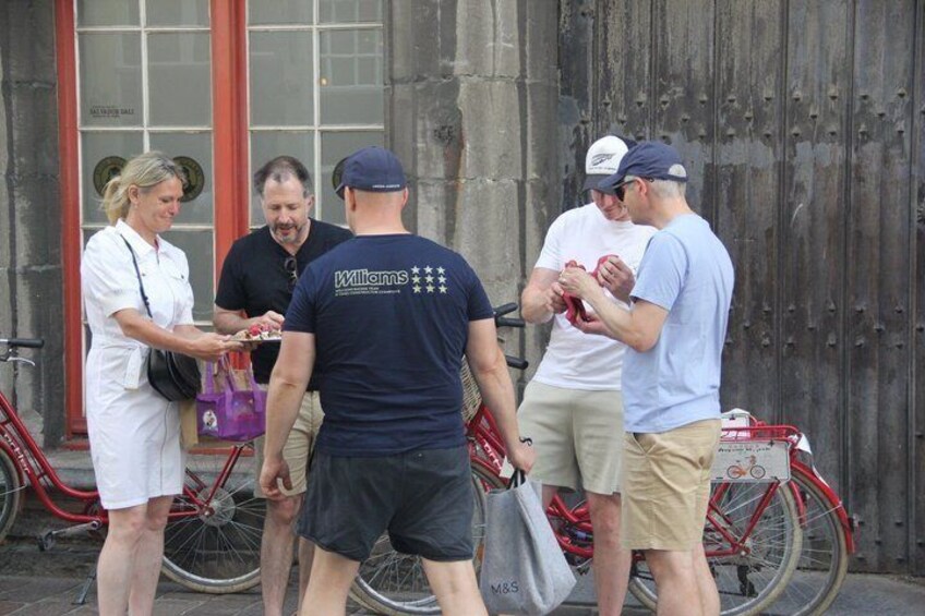 Bruges Intimate Bike Tour Highlights & Gems, Small group (max 8) 2